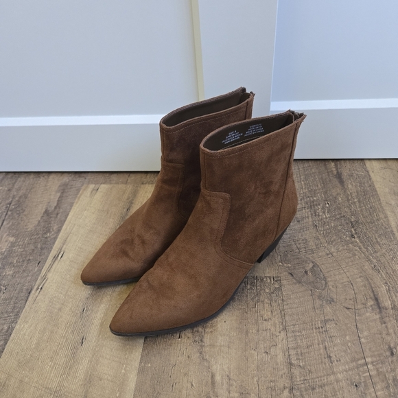 Banana Republic Faux Suede Dark Brown Women's Size 8 Ankle Boots - Picture 1 of 13